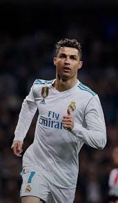 国足完败愧对现场围巾墙 张玉宁捂脸抹泪