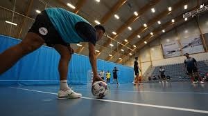 记者：阿芳和伊藤洋辉预计12月复出，穆西亚拉则需要更长时间